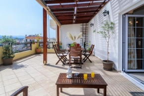 Central penthouse in quiet neighborhood near sandy beach